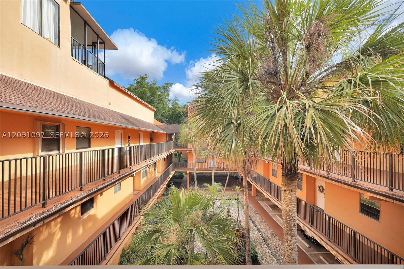 Real estate property located at 430 Commodore Dr #304, Broward, Lago West Condominium, Plantation, FL