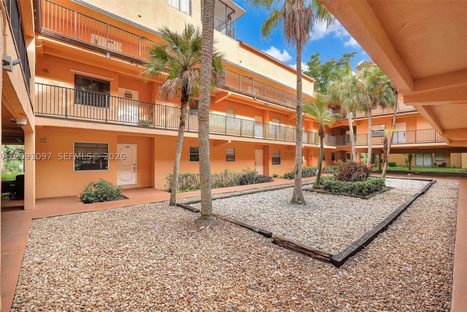 Real estate property located at 430 Commodore Dr #304, Broward, Lago West Condominium, Plantation, FL