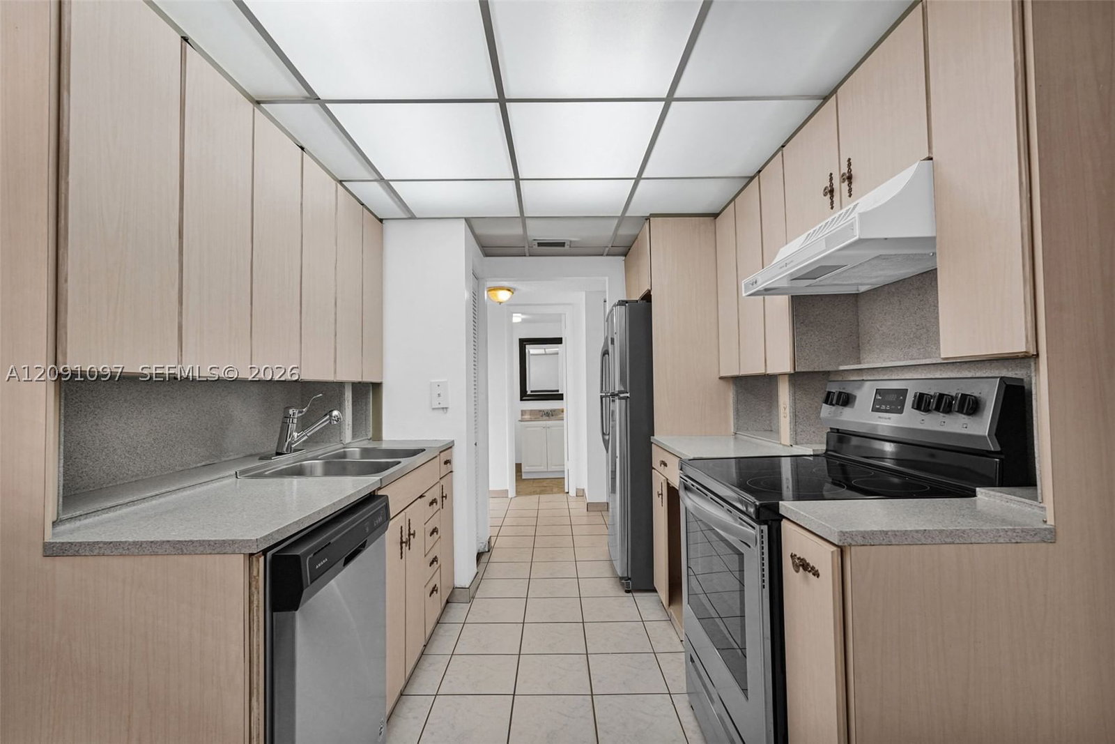 Real estate property located at 430 Commodore Dr #304, Broward, Lago West Condominium, Plantation, FL