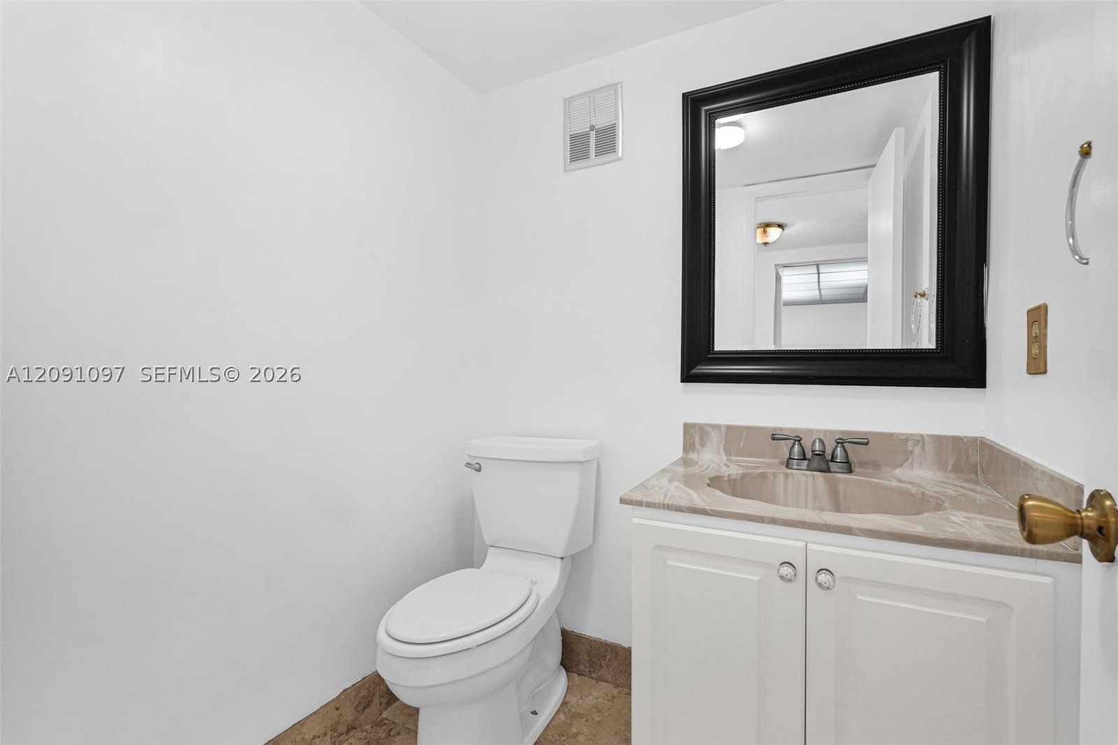 Real estate property located at 430 Commodore Dr #304, Broward, Lago West Condominium, Plantation, FL
