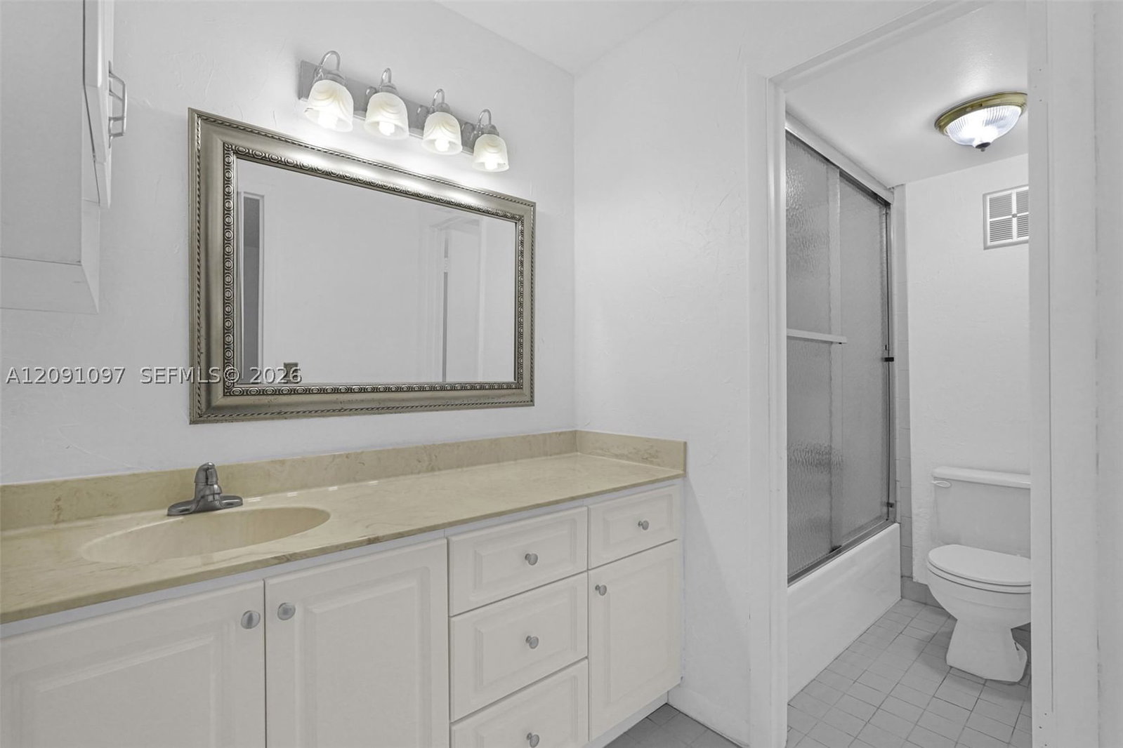 Real estate property located at 430 Commodore Dr #304, Broward, Lago West Condominium, Plantation, FL