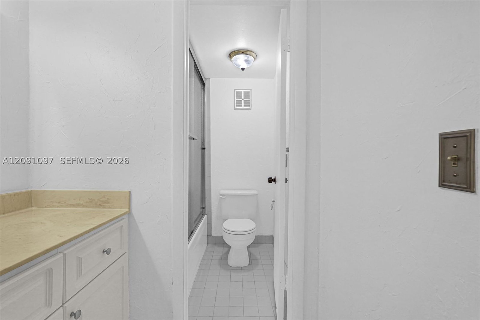 Real estate property located at 430 Commodore Dr #304, Broward, Lago West Condominium, Plantation, FL