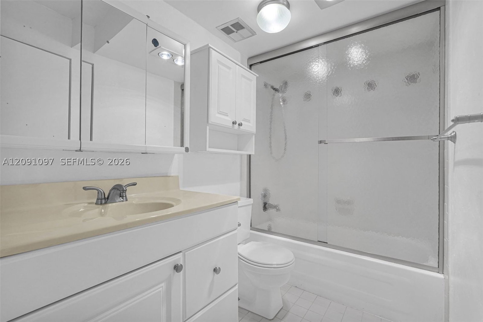 Real estate property located at 430 Commodore Dr #304, Broward, Lago West Condominium, Plantation, FL