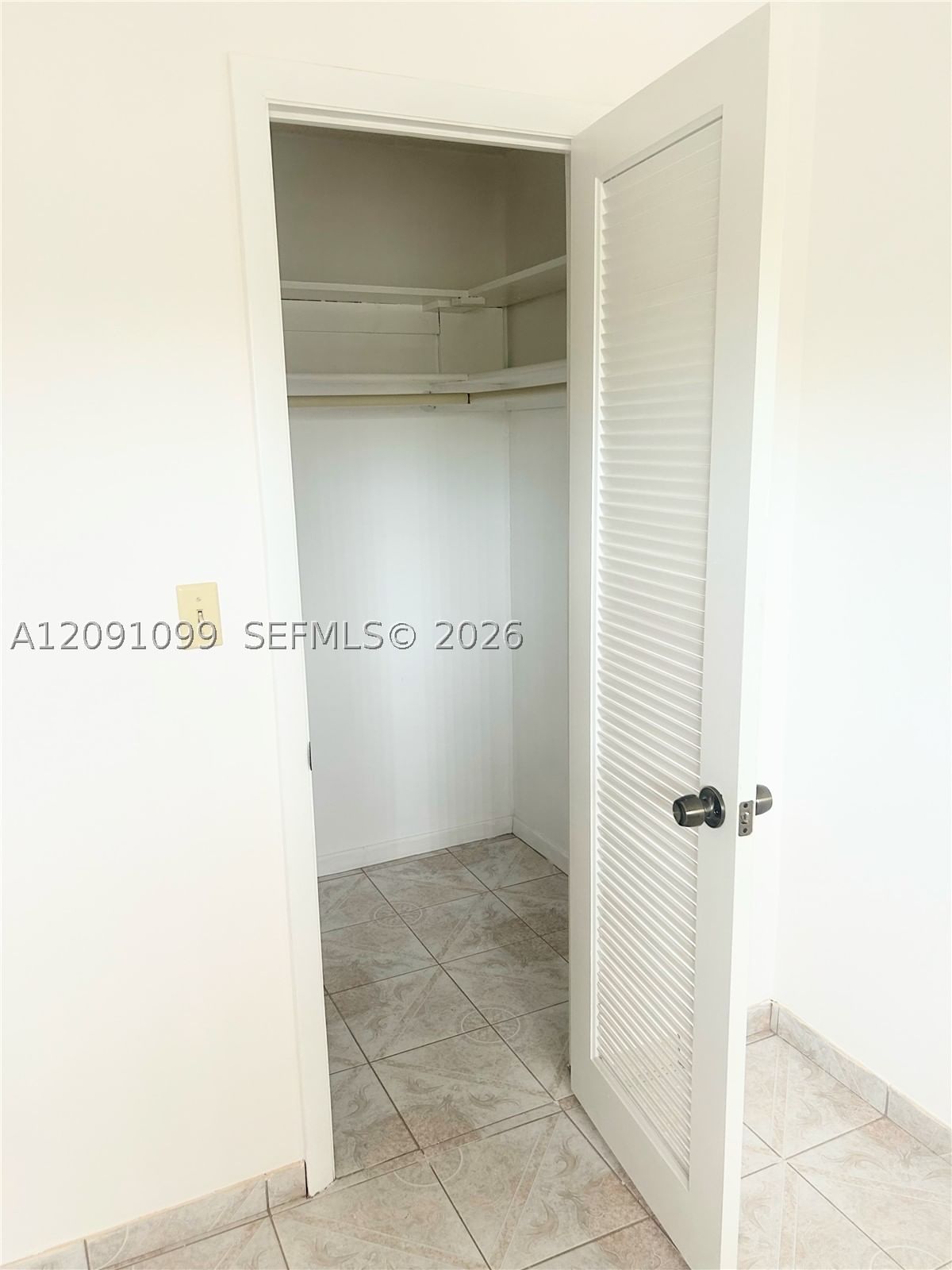 Real estate property located at 8345 Sunrise Lakes Blvd #210, Broward, Sunrise Lakes 42 Condo, Sunrise, FL