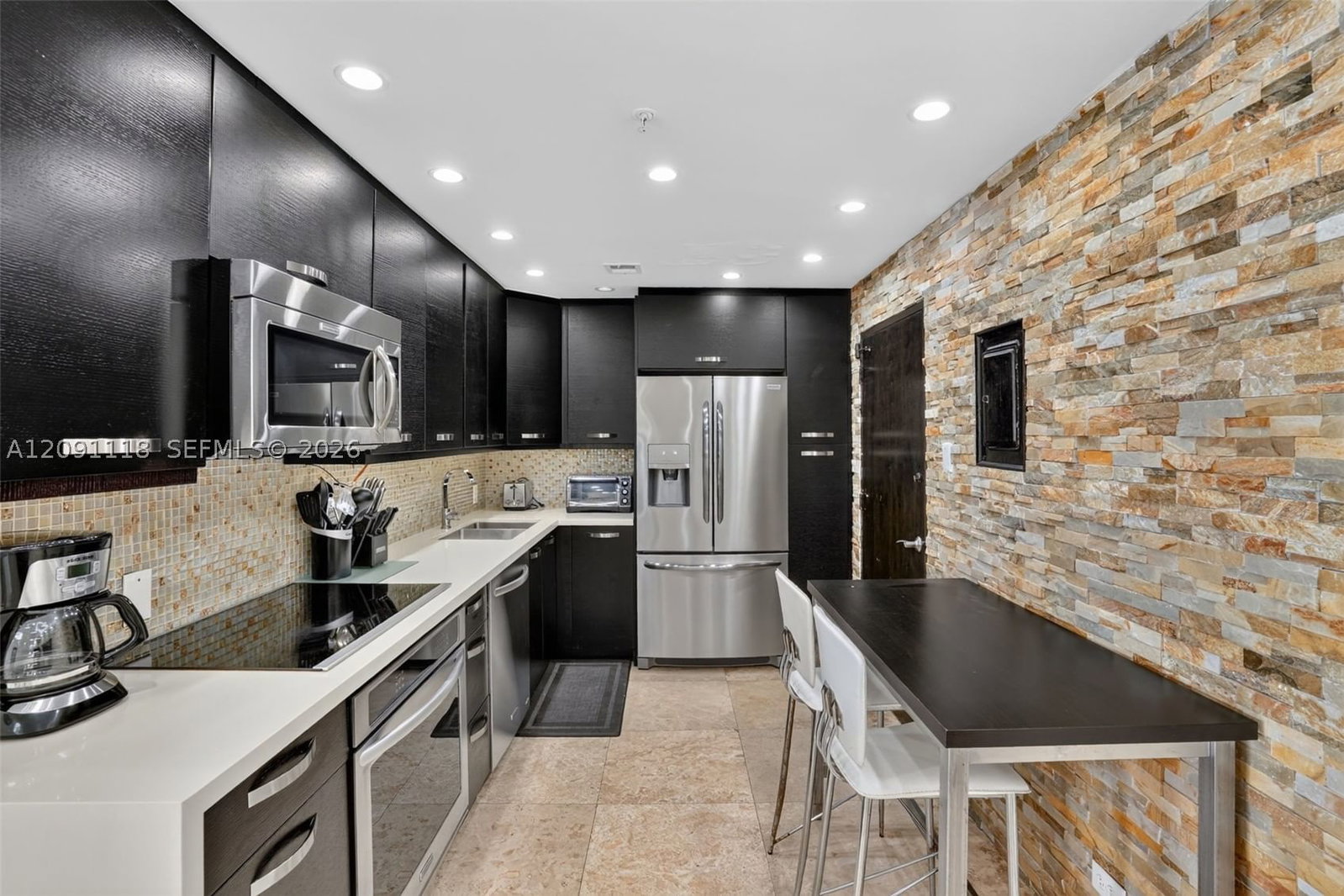 Real estate property located at 5601 Collins ave #1716, Miami-dade, The Pavilion Condo, Miami Beach, FL