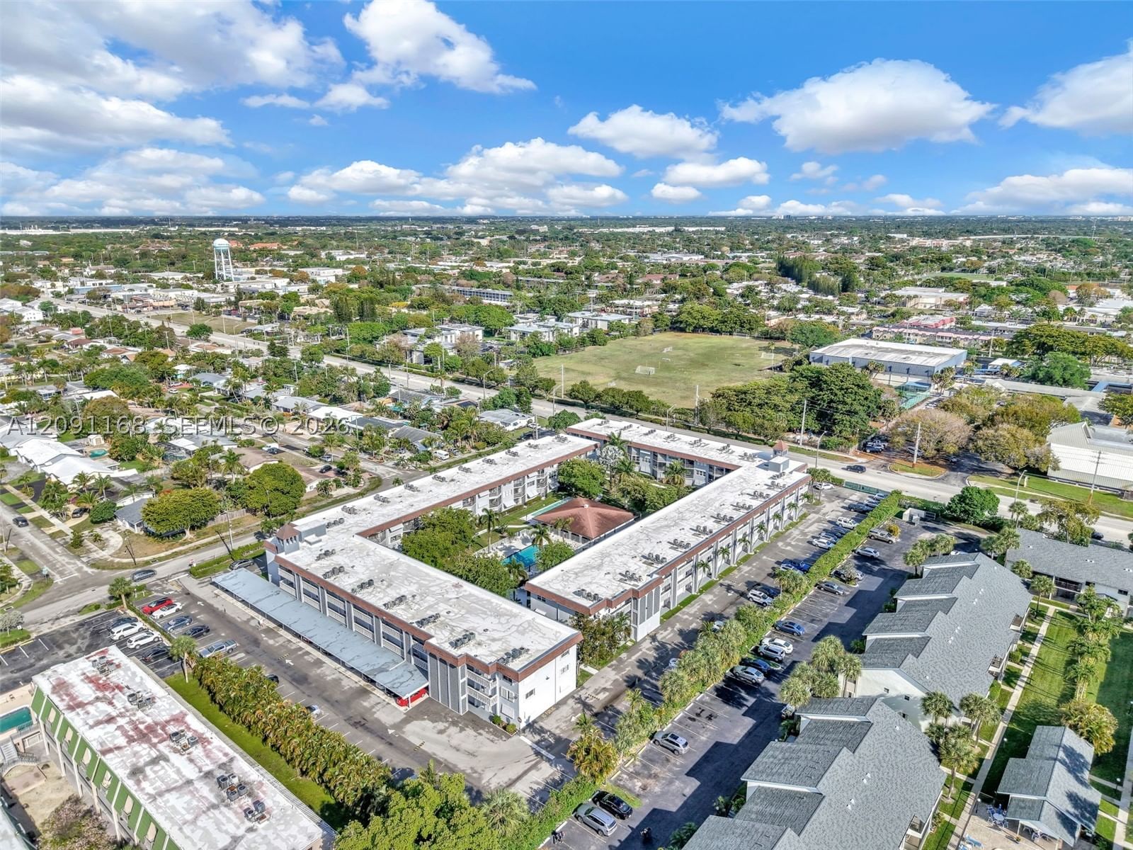 Real estate property located at 400 10th St #303, Broward, Deerfield Beach Gardens C, Deerfield Beach, FL
