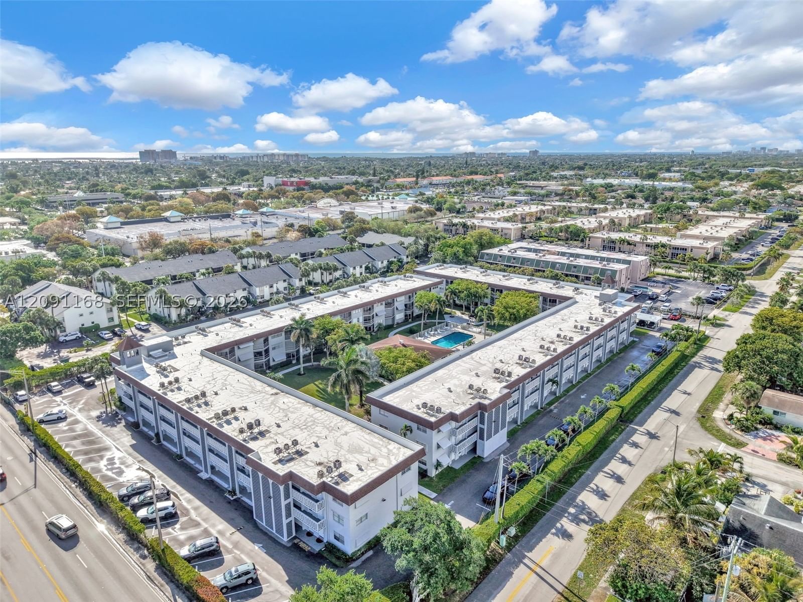 Real estate property located at 400 10th St #303, Broward, Deerfield Beach Gardens C, Deerfield Beach, FL