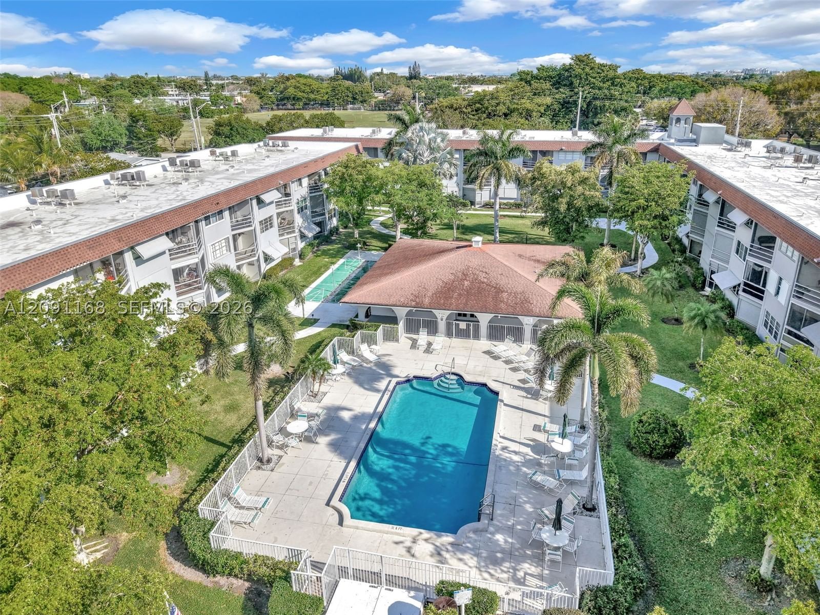 Real estate property located at 400 10th St #303, Broward, Deerfield Beach Gardens C, Deerfield Beach, FL
