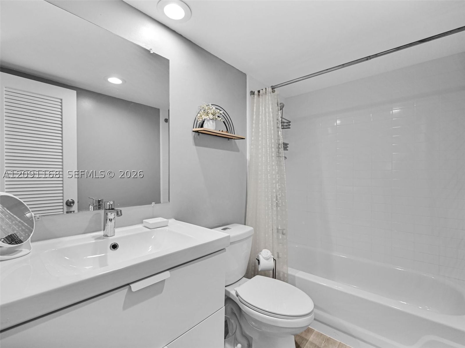 Real estate property located at 400 10th St #303, Broward, Deerfield Beach Gardens C, Deerfield Beach, FL