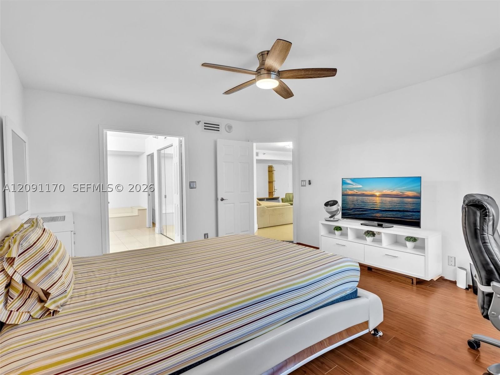 Real estate property located at 3530 Mystic Pointe Dr #2002, Miami-dade, Mystic Pointe Tower 500 C, Aventura, FL