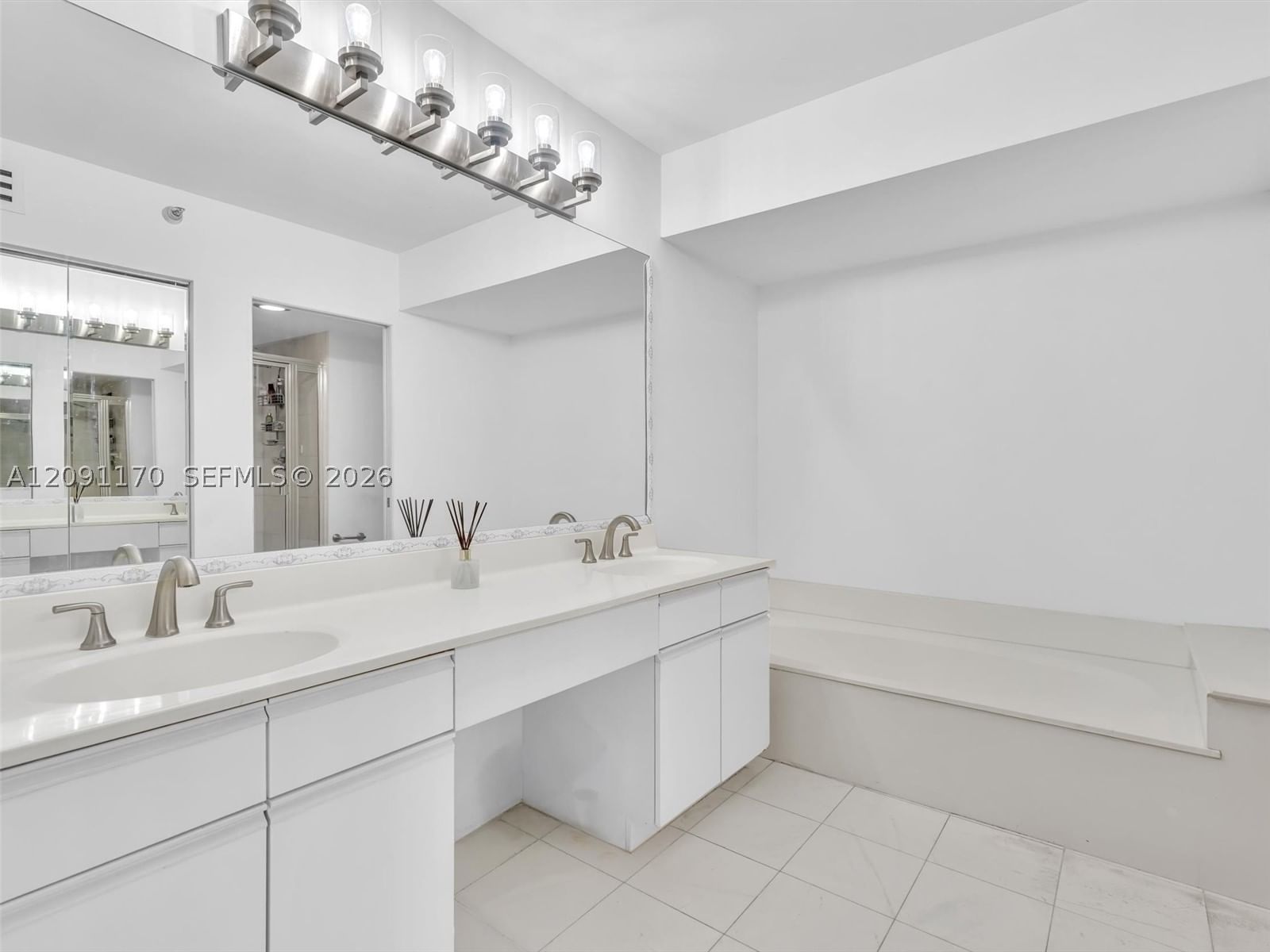 Real estate property located at 3530 Mystic Pointe Dr #2002, Miami-dade, Mystic Pointe Tower 500 C, Aventura, FL