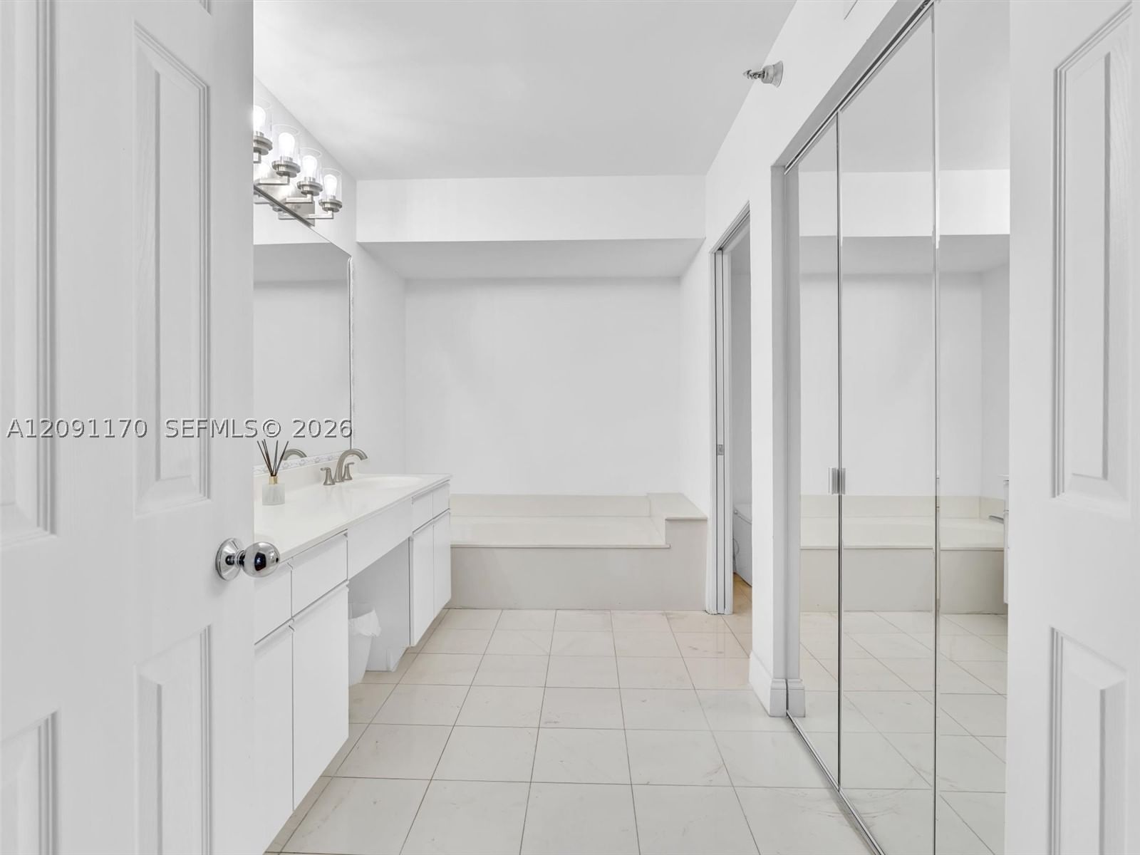 Real estate property located at 3530 Mystic Pointe Dr #2002, Miami-dade, Mystic Pointe Tower 500 C, Aventura, FL
