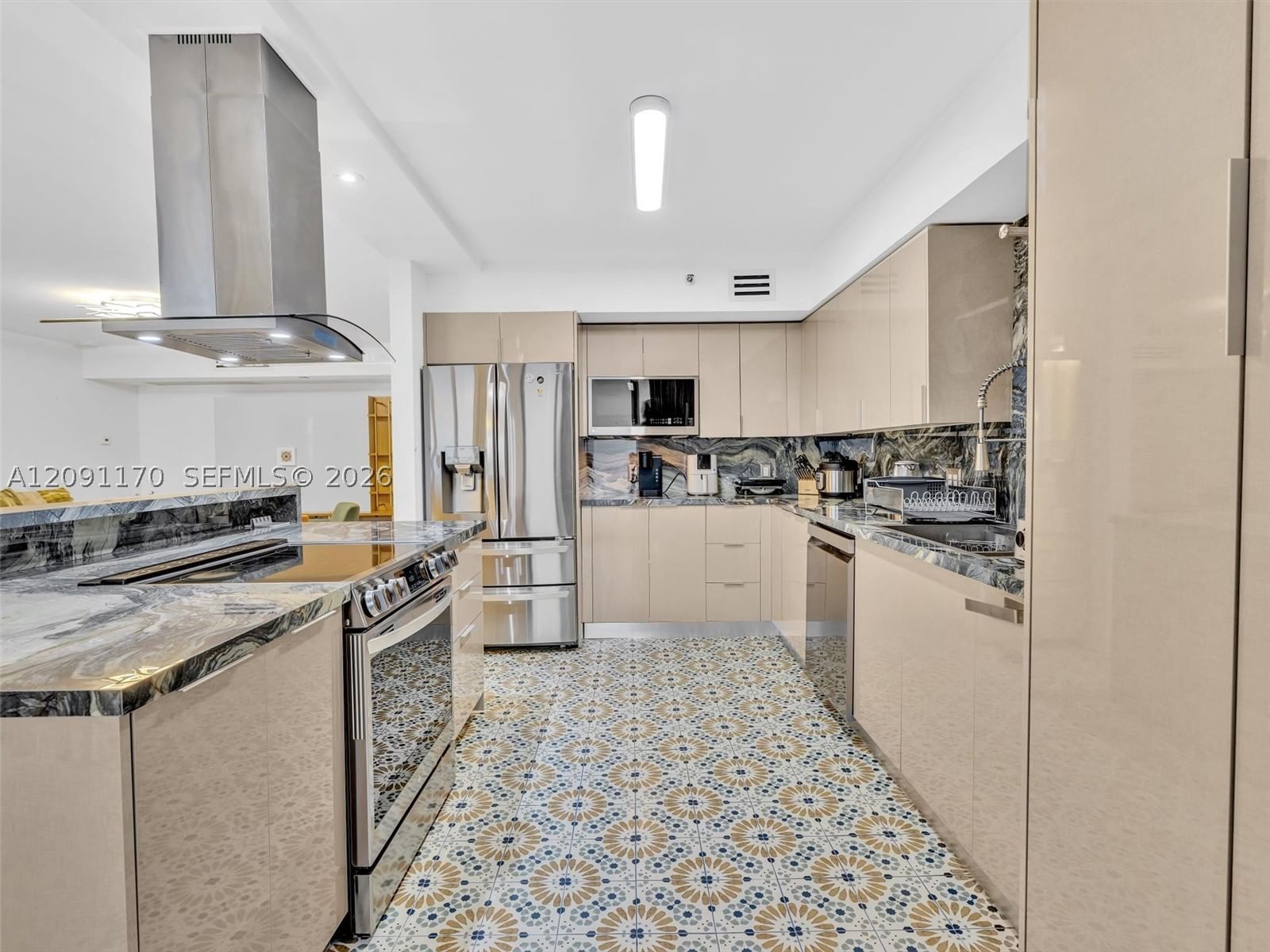 Real estate property located at 3530 Mystic Pointe Dr #2002, Miami-dade, Mystic Pointe Tower 500 C, Aventura, FL