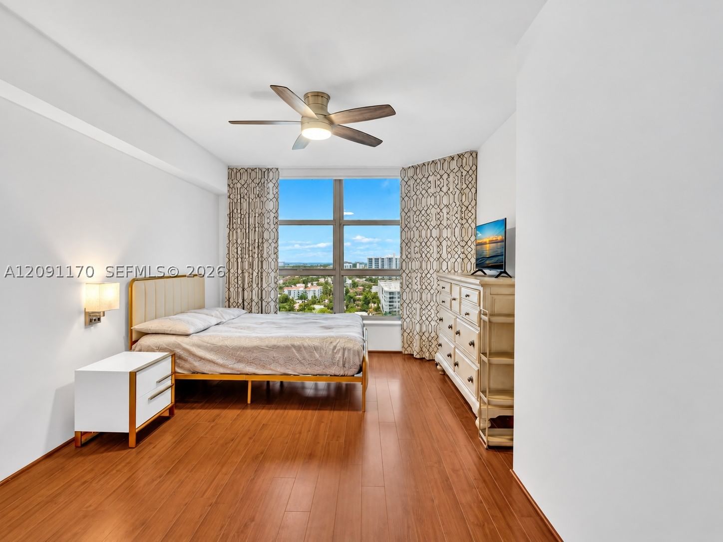 Real estate property located at 3530 Mystic Pointe Dr #2002, Miami-dade, Mystic Pointe Tower 500 C, Aventura, FL