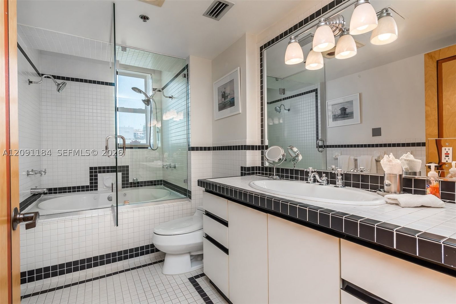 Real estate property located at 1330 Ocean Dr R5F, Miami-dade, The Netherland Condo, Miami Beach, FL