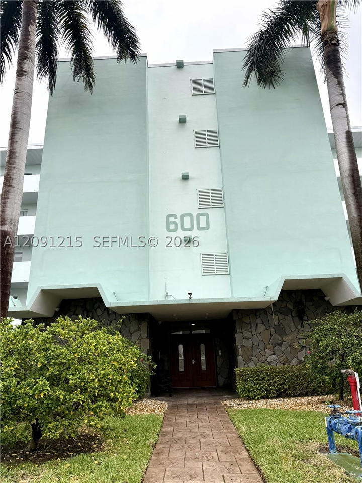 Real estate property located at 600 14th Ave #224, Broward, Fairways North Co-op, Hallandale Beach, FL