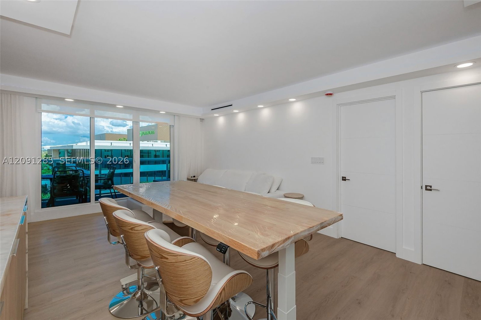 Real estate property located at 2301 Collins Ave #834, Miami-dade, Roney Palace Condo, Miami Beach, FL