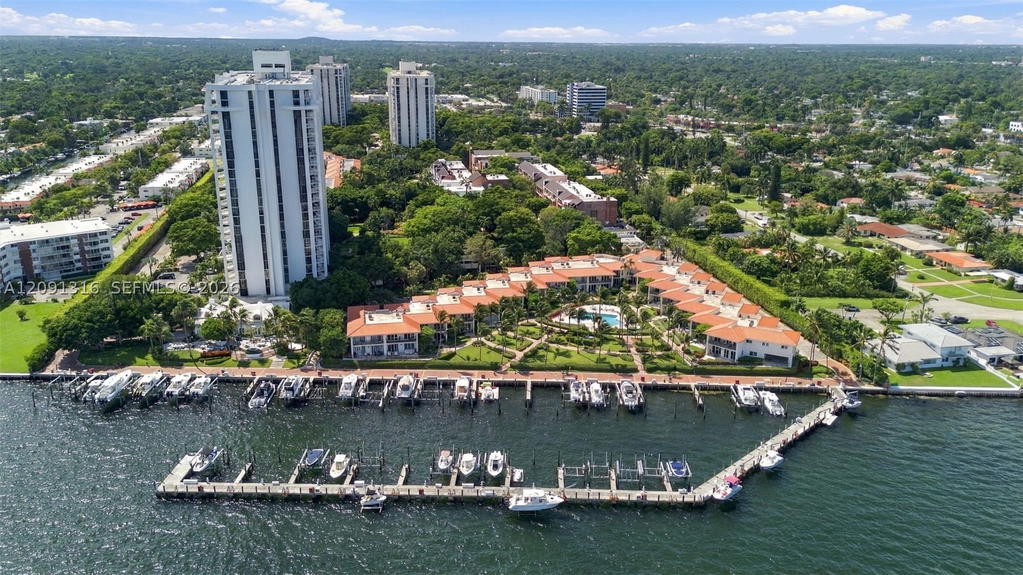 Real estate property located at 1542 Quayside Ter D2, Miami-dade, Towers Quayside Ct-yard V, Miami, FL