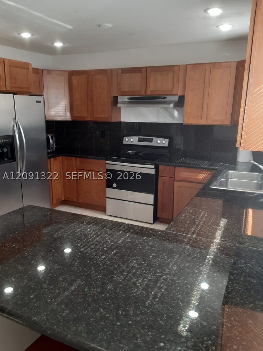 Real estate property located at 2200 Taylor St #101, Broward, Paradise Gardens Iv Inc C, Hollywood, FL