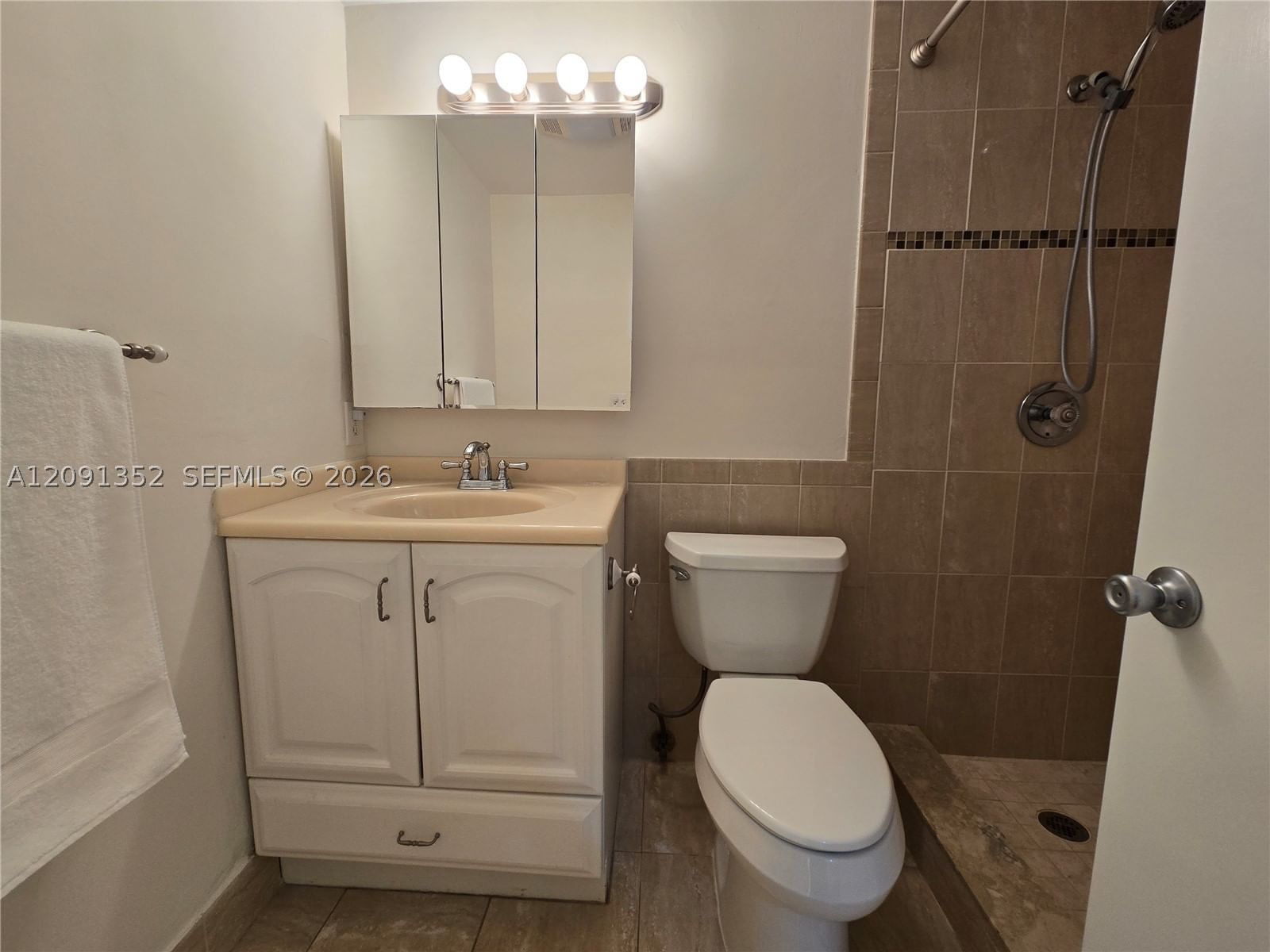 Real estate property located at 880 Horizons W #205, Palm Beach, Sterling Village 880 Cond, Boynton Beach, FL