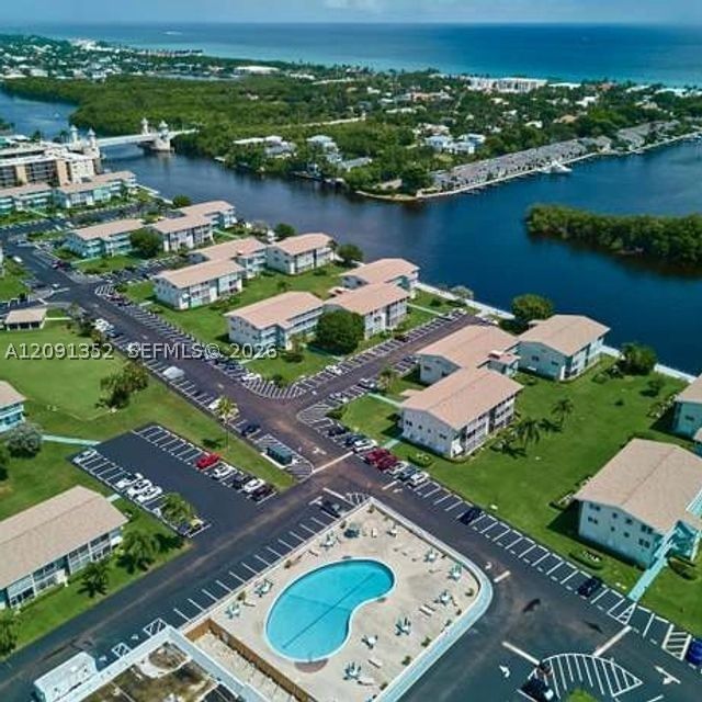 Real estate property located at 880 Horizons W #205, Palm Beach, Sterling Village 880 Cond, Boynton Beach, FL