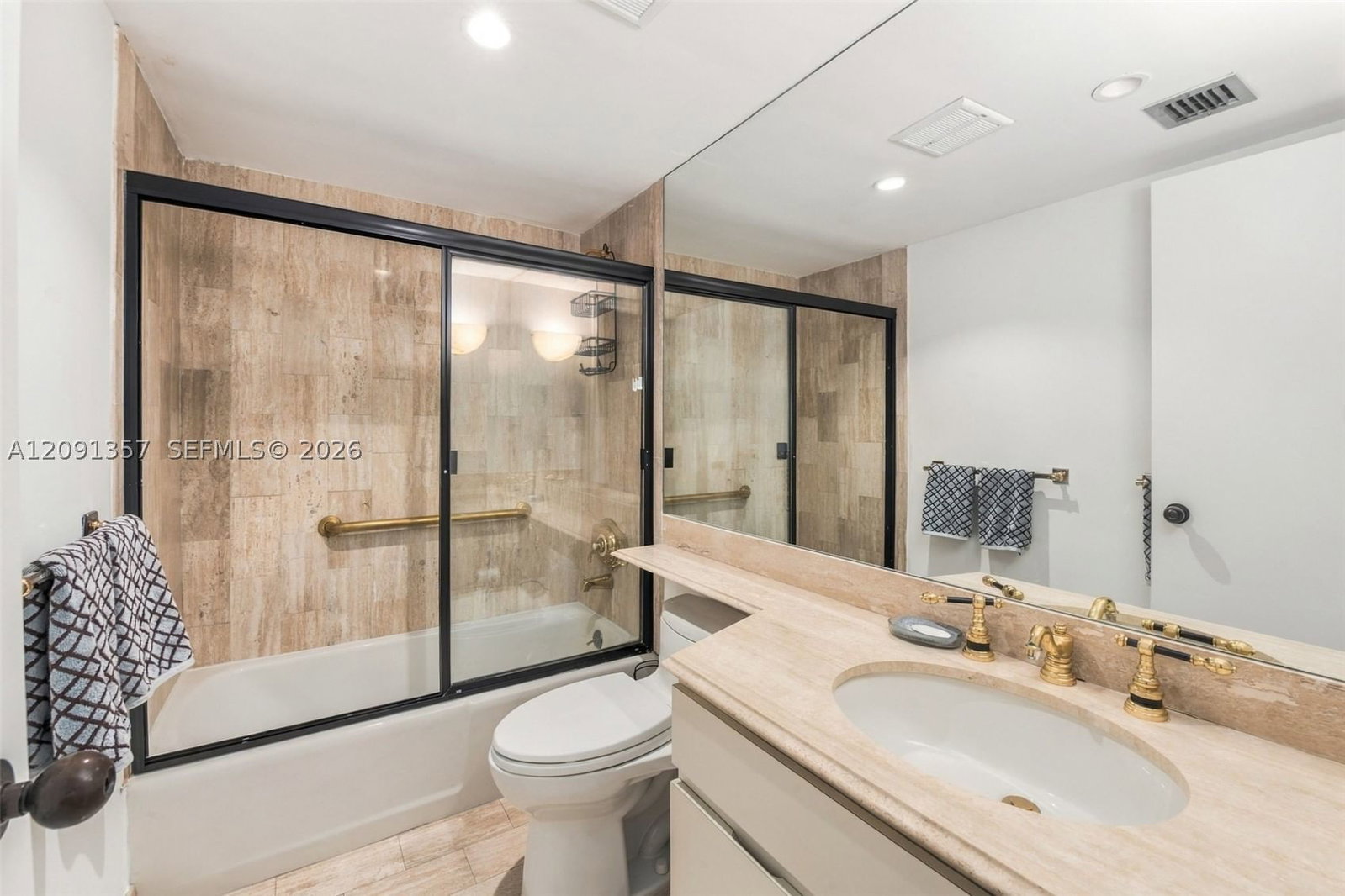 Real estate property located at 2 Grove Isle Dr B609, Miami-dade, Grove Isle Condo, Miami, FL