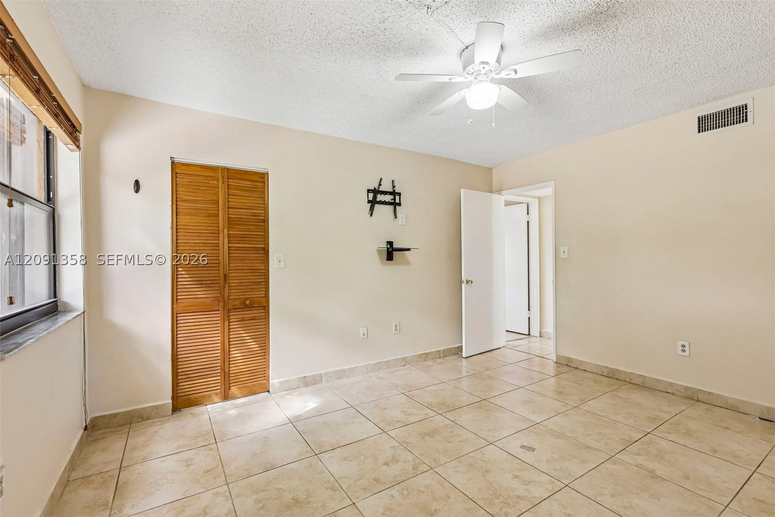 Real estate property located at 241 Park Dr #5-202, Miami-dade, Indian Summer Vilg Condo, Miami, FL