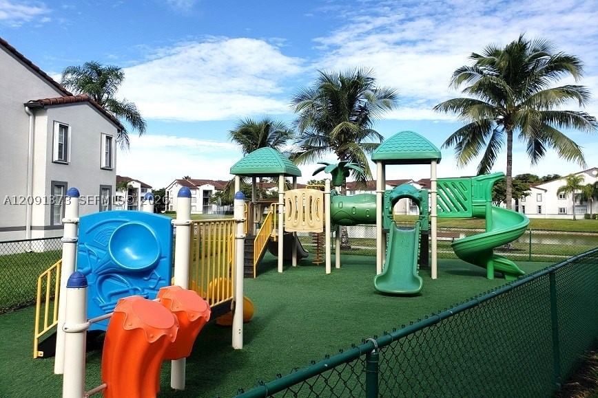 Real estate property located at 4520 107th Ave #105-10, Miami-dade, Enclave At Doral Condo No, Doral, FL