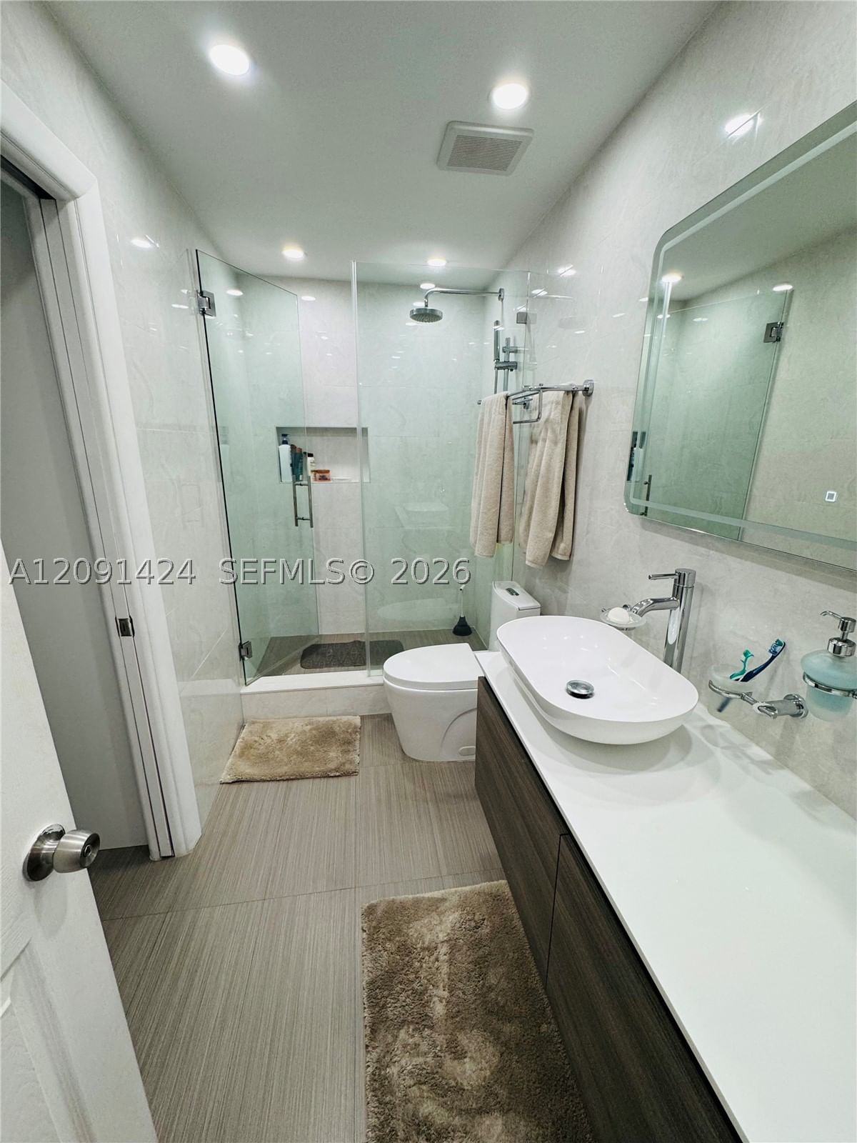 Real estate property located at 1555 44th Pl #214D, Miami-dade, St Andrews Court Condo, Hialeah, FL