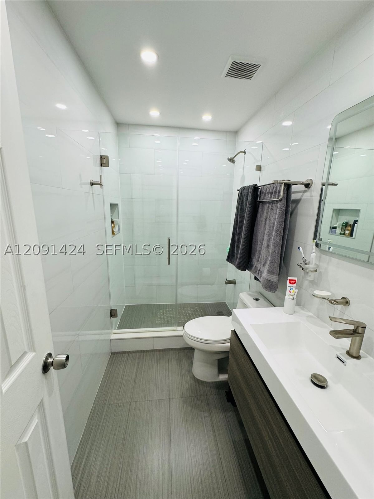 Real estate property located at 1555 44th Pl #214D, Miami-dade, St Andrews Court Condo, Hialeah, FL