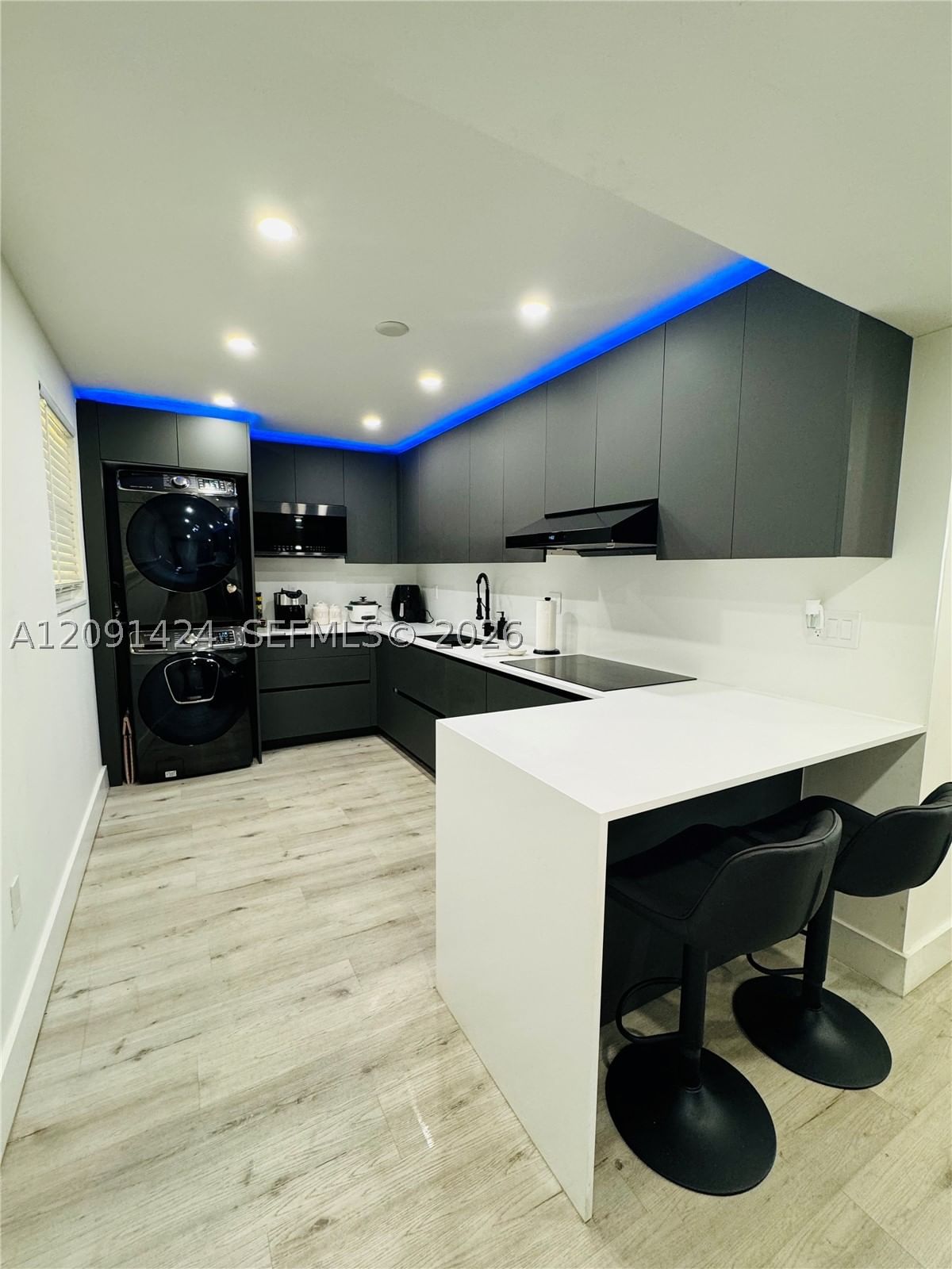 Real estate property located at 1555 44th Pl #214D, Miami-dade, St Andrews Court Condo, Hialeah, FL