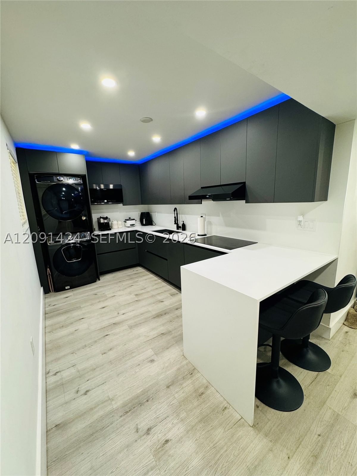 Real estate property located at 1555 44th Pl #214D, Miami-dade, St Andrews Court Condo, Hialeah, FL