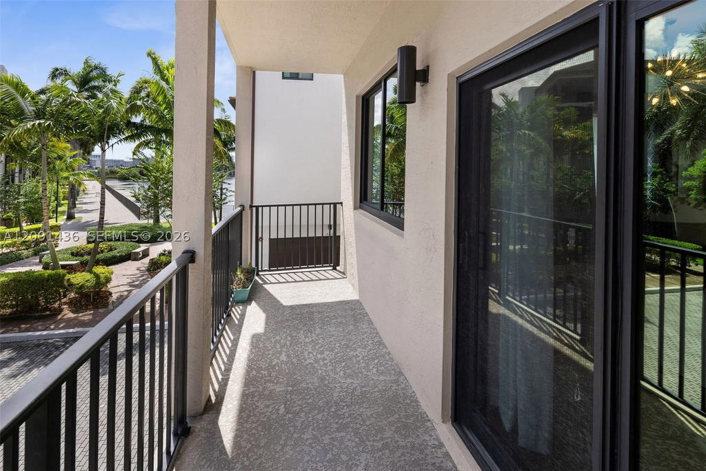 Real estate property located at 4720 84th Ct, Miami-dade, Downtown Doral South Phas, Doral, FL