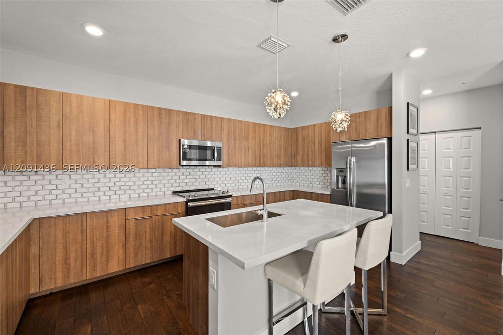 Real estate property located at 4720 84th Ct, Miami-dade, Downtown Doral South Phas, Doral, FL