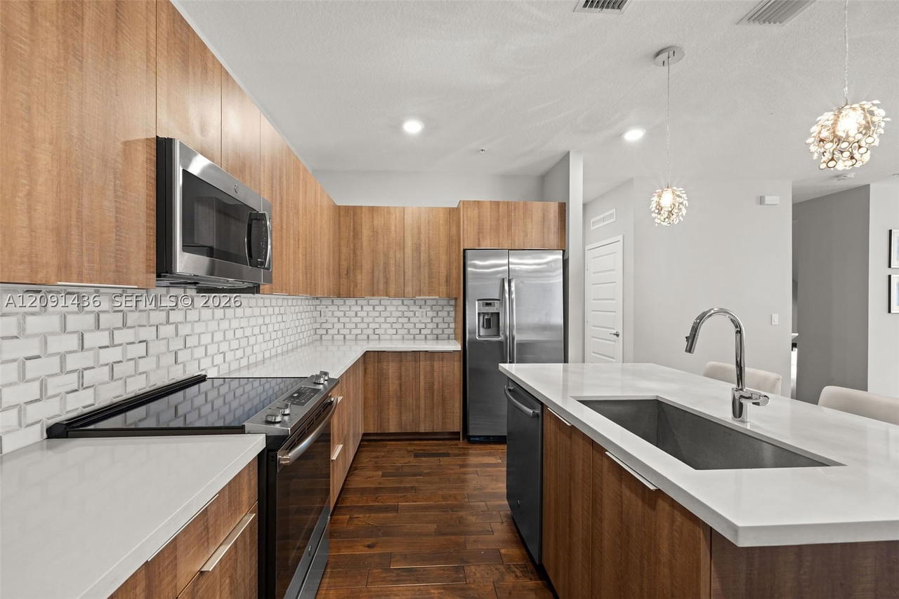 Real estate property located at 4720 84th Ct, Miami-dade, Downtown Doral South Phas, Doral, FL