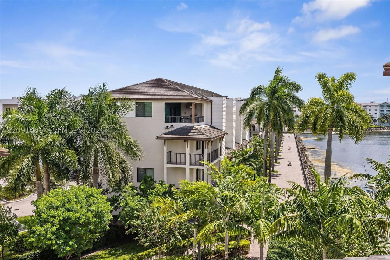 Real estate property located at 4720 84th Ct, Miami-dade, Downtown Doral South Phas, Doral, FL