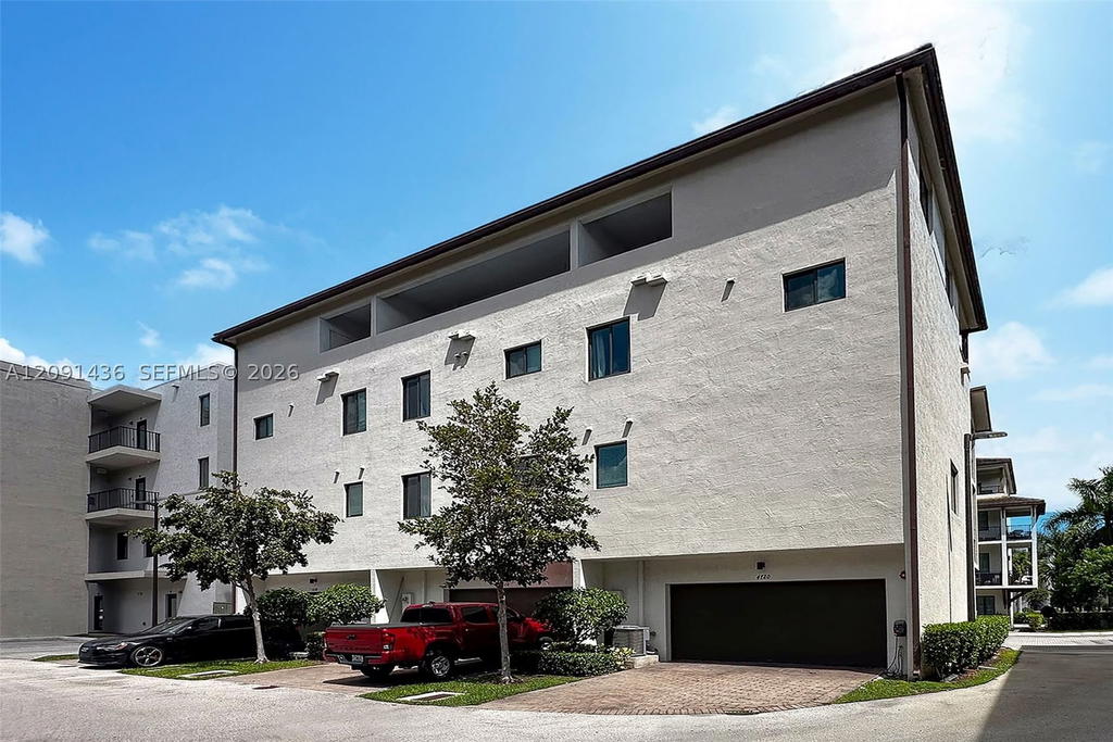 Real estate property located at 4720 84th Ct, Miami-dade, Downtown Doral South Phas, Doral, FL