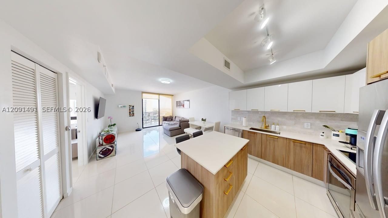 Real estate property located at 5300 Paseo Blvd #1607, Miami-dade, 5252 Paseo Condo, Doral, FL
