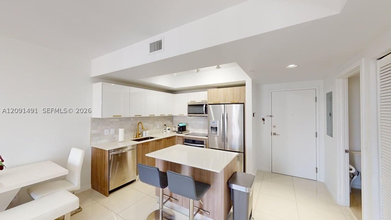 Real estate property located at 5300 Paseo Blvd #1607, Miami-dade, 5252 Paseo Condo, Doral, FL