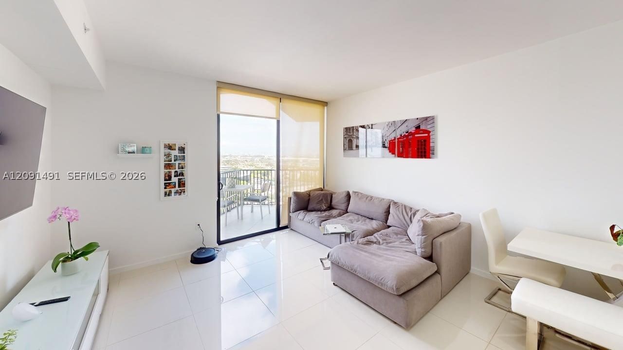 Real estate property located at 5300 Paseo Blvd #1607, Miami-dade, 5252 Paseo Condo, Doral, FL