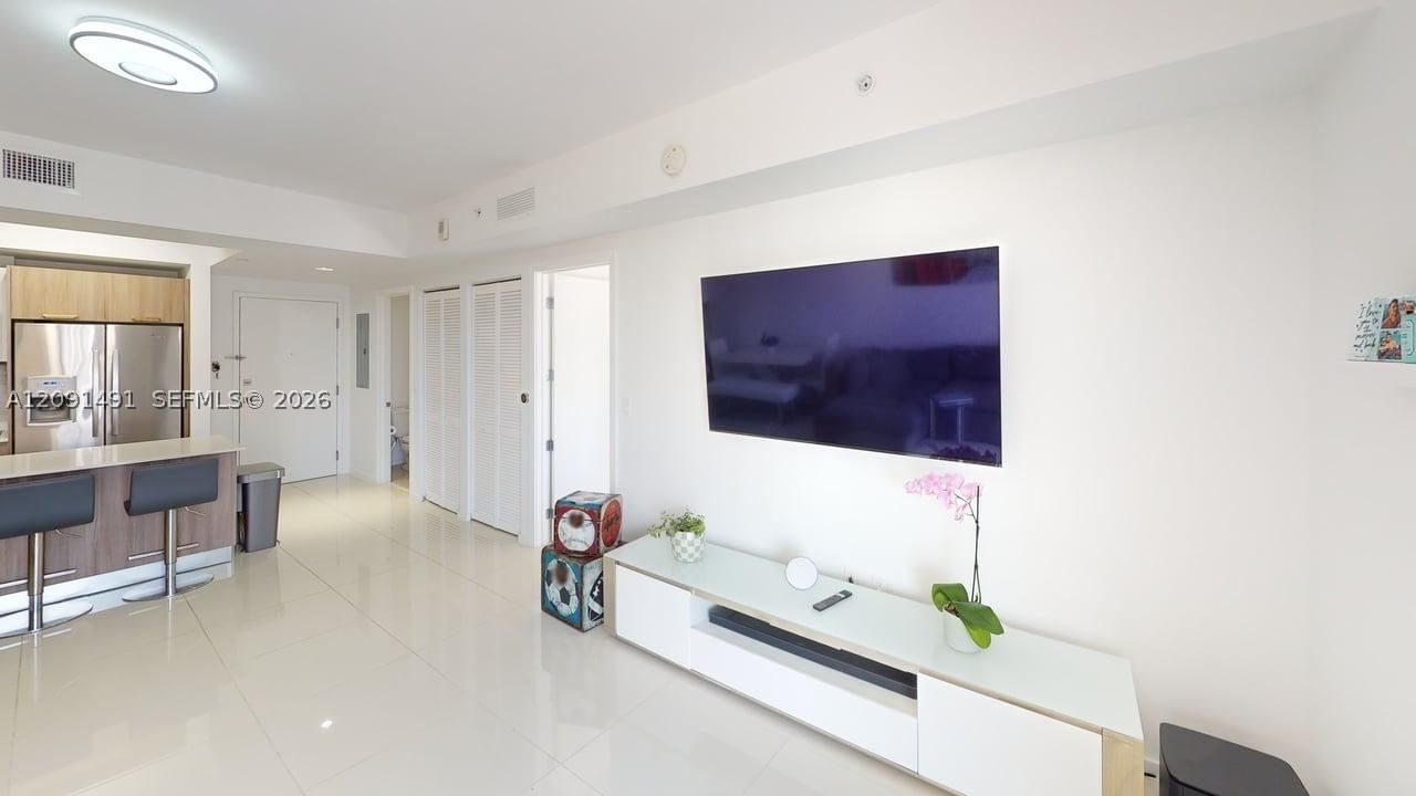 Real estate property located at 5300 Paseo Blvd #1607, Miami-dade, 5252 Paseo Condo, Doral, FL