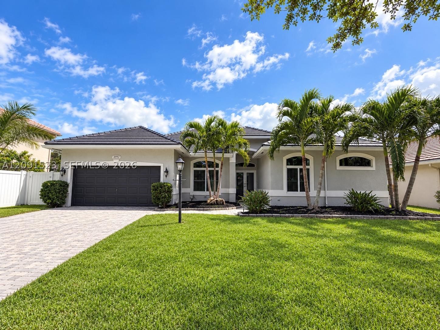 Real estate property located at 6982 Coronado Way, Broward, Stoneridge Lake Estates P, Pembroke Pines, FL