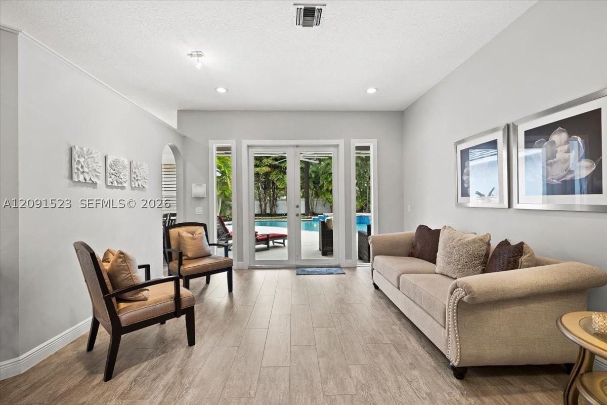 Real estate property located at 6982 Coronado Way, Broward, Stoneridge Lake Estates P, Pembroke Pines, FL