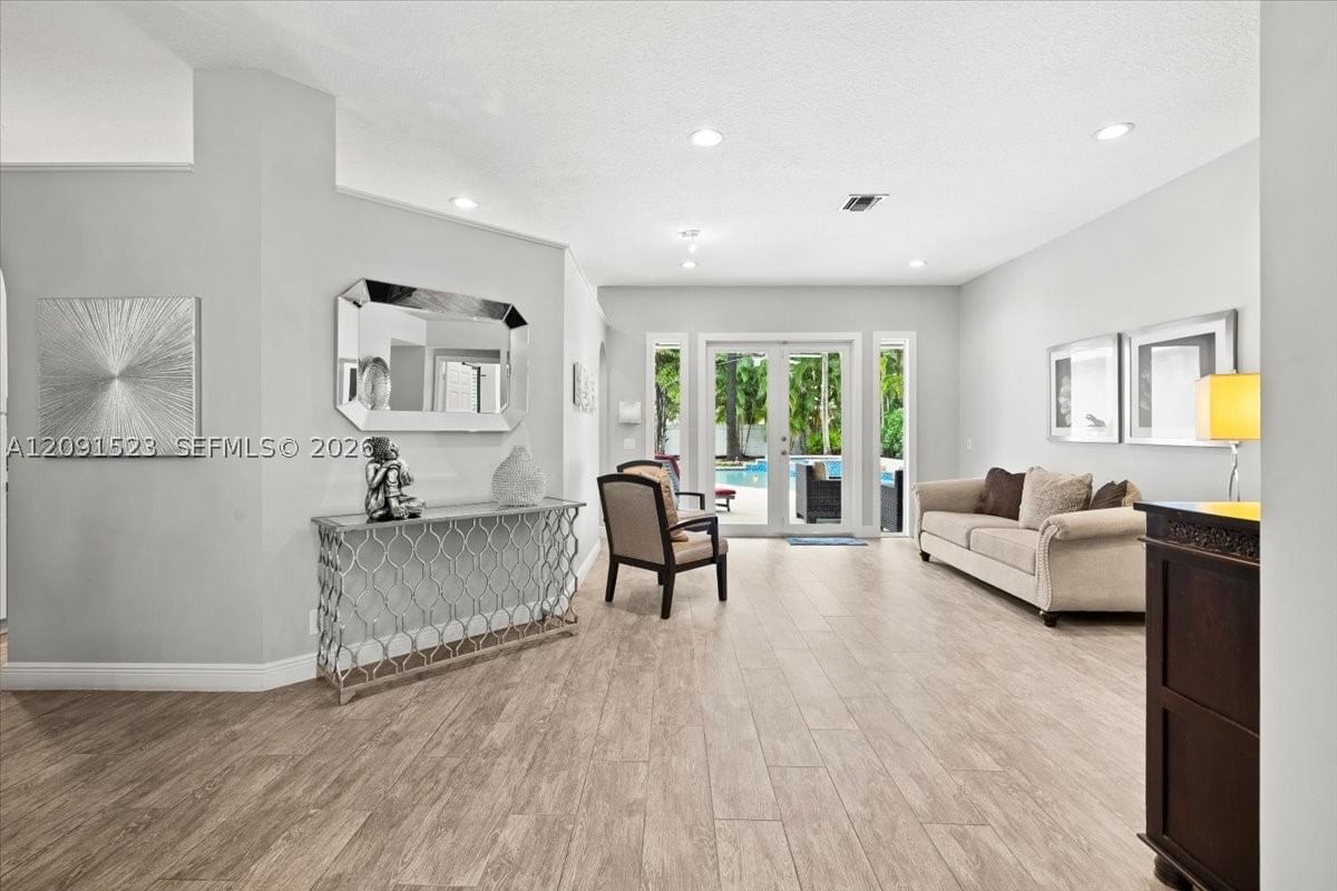 Real estate property located at 6982 Coronado Way, Broward, Stoneridge Lake Estates P, Pembroke Pines, FL