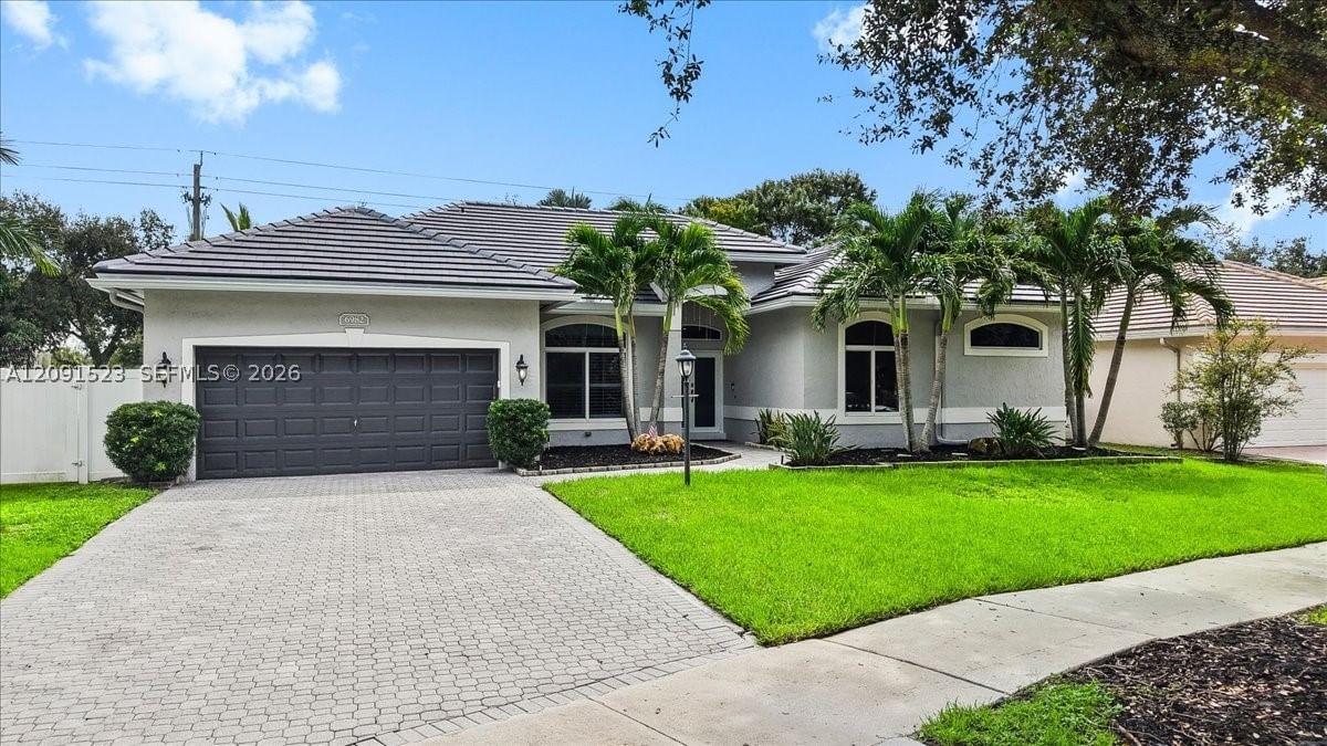 Real estate property located at 6982 Coronado Way, Broward, Stoneridge Lake Estates P, Pembroke Pines, FL