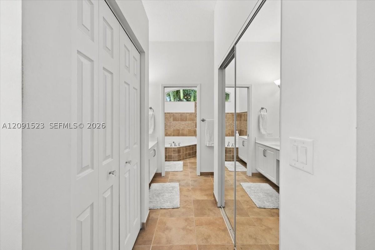 Real estate property located at 6982 Coronado Way, Broward, Stoneridge Lake Estates P, Pembroke Pines, FL