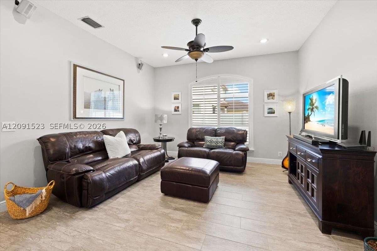 Real estate property located at 6982 Coronado Way, Broward, Stoneridge Lake Estates P, Pembroke Pines, FL