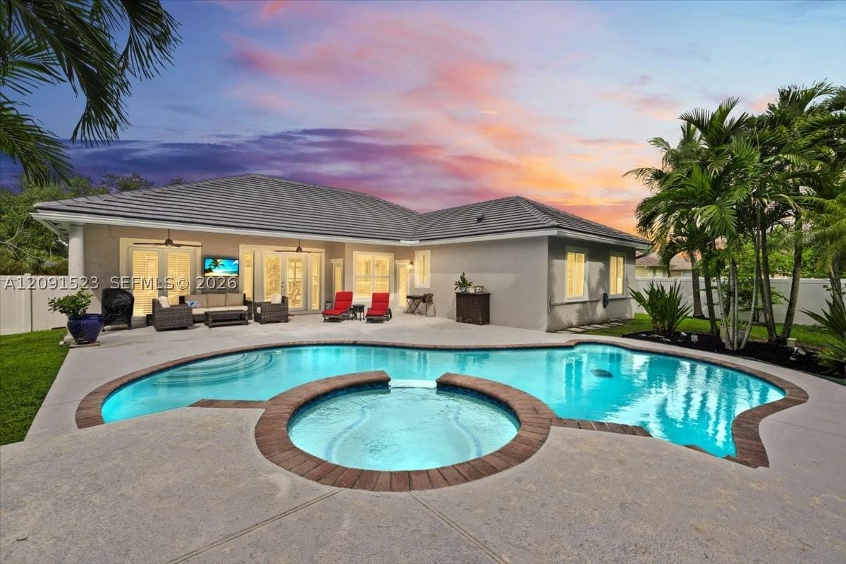 Real estate property located at 6982 Coronado Way, Broward, Stoneridge Lake Estates P, Pembroke Pines, FL