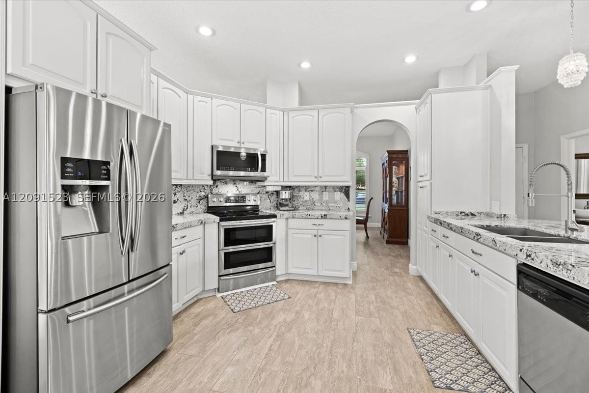 Real estate property located at 6982 Coronado Way, Broward, Stoneridge Lake Estates P, Pembroke Pines, FL