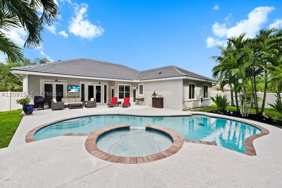 Real estate property located at 6982 Coronado Way, Broward, Stoneridge Lake Estates P, Pembroke Pines, FL